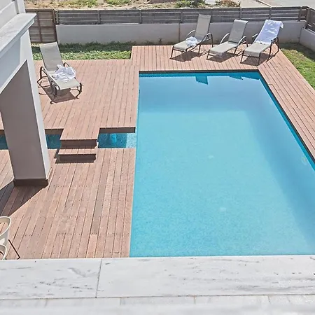 Petreris Dyo - Lovely 3 Bedroom With Pool