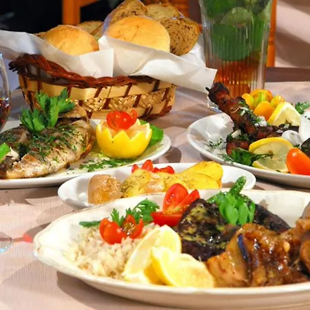 Petreris Dyo - Lovely 3 Bedroom With Pool Vila *