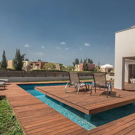 Petreris Dyo - Lovely 3 Bedroom With Pool *